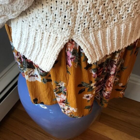 Oddy, S/M, lagenlook Cableknit sweater w/ handkerchief hem. Oatmeal and mustard - Picture 3 of 12